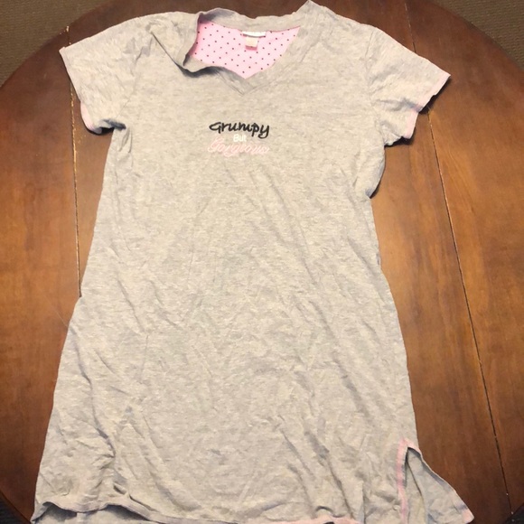 Night gown - Picture 1 of 1